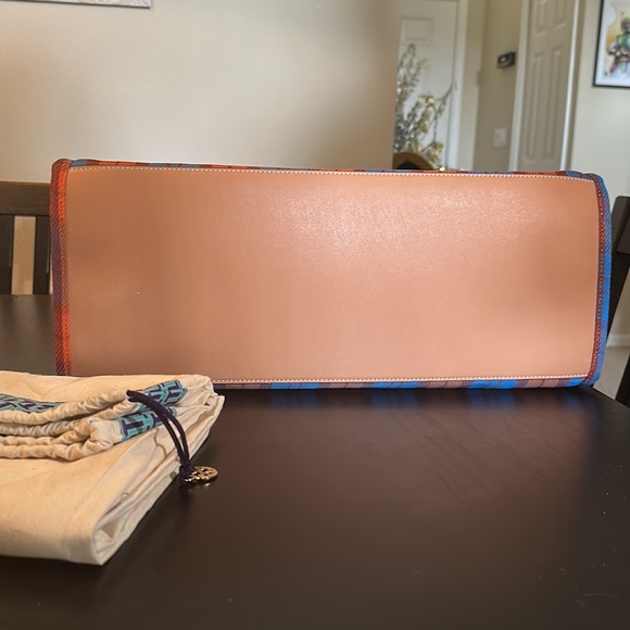 Tory Burch Ella Mesh Market Tote - Picture 3 of 4